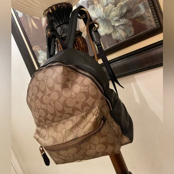 Coach, please check all picture of condition - Picture 4 of 16